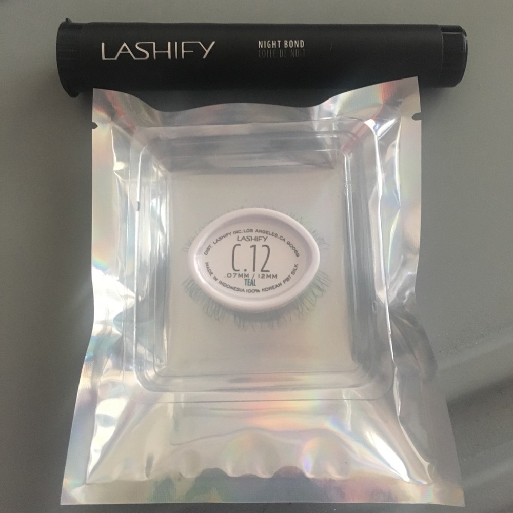 Lashyfy nightbond & Prismatic Gossamer Teal Lashes